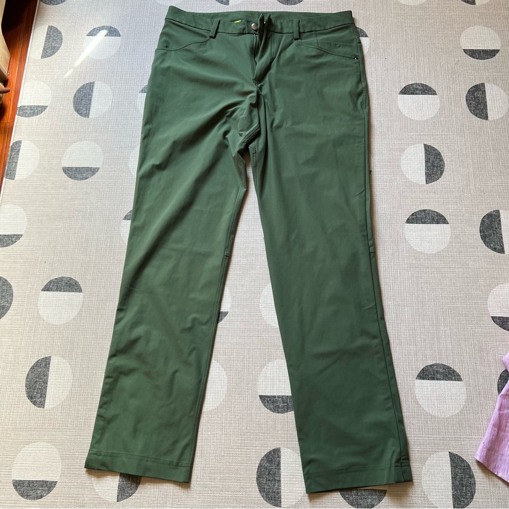 Men’s lululemon trousers